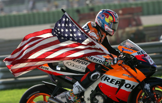 Hayden, juara dunia MotoGP 2006. (Foto: AP Photo/Bernat Armangue)
