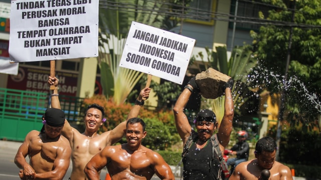 Aksi mengecam LGBT (Foto: Antara/Mohammad Ayudha)