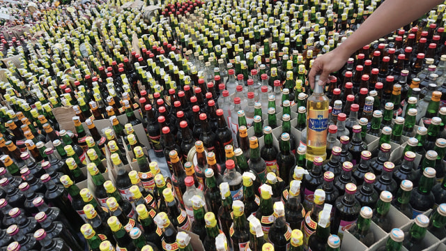 Pemusnahan Minuman Alkohol dan Tembakau Ilegal Foto: Aditia Noviansyah/kumparan