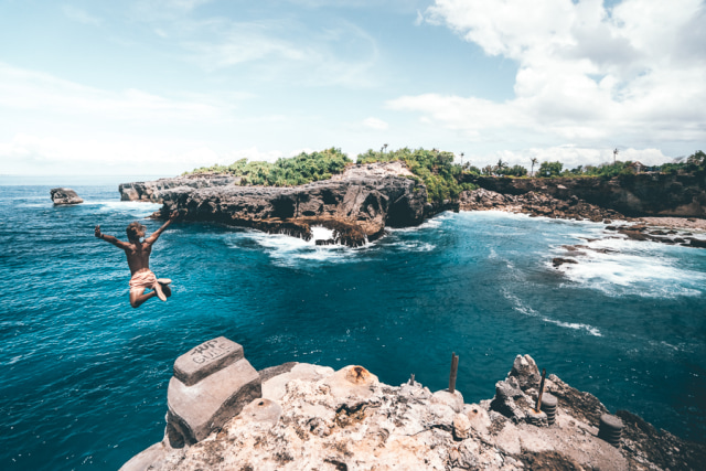 Sensasi Terjun Bebas ke Blue Lagoon dari Cliff Jump Point Nusa Ceningan, Bali