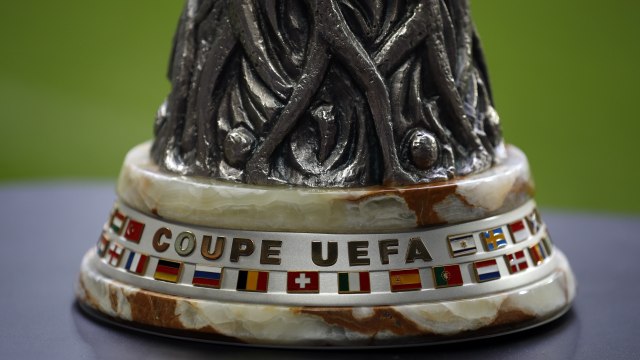Trofi Liga Europa (Foto: Reuters/Phil Noble)