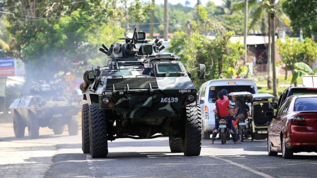 Polisi Filipina di Marawi (Foto: Reuters/Romeo Ranoco)