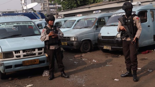 Polisi mengamankan TKP. (Foto: Fanny Kusumawardhani/kumparan)