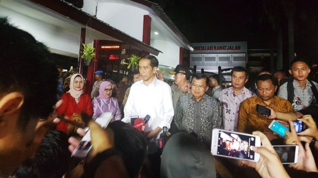 Jokowi didampingi JK memberikan statement. (Foto: Yudhistira AS/kumparan)