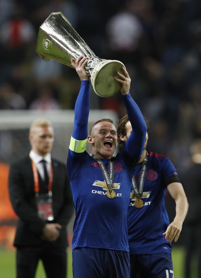 Trofi terakhir Rooney bersama United? (Foto: Lee Smith/Reuters)