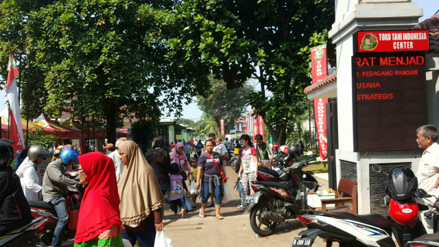 Macet di Jalan Raya Ragunan Pasar Minggu (2)