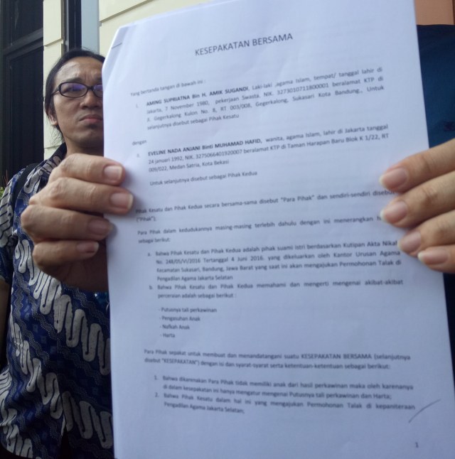Surat kesepakatan bersama Aming Evelyn (Foto: D.N Mustika Sari/kumparan)