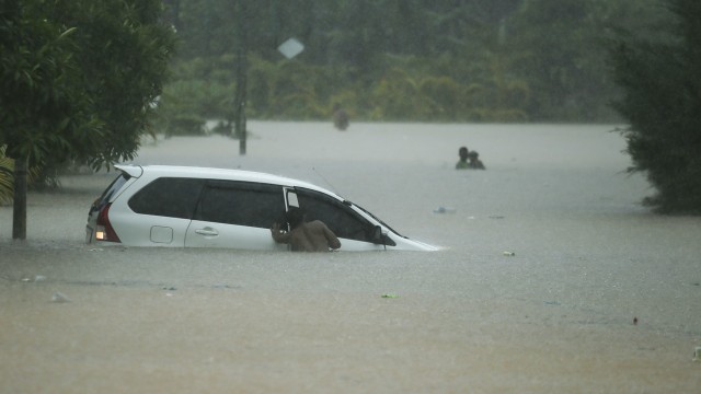 Banjir di Batam (Foto: M N Kanwa/Antara)