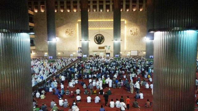 Tarawih di Ramadhan Pertama 2017 (Foto: Kevin Kurnianto/kumparan)