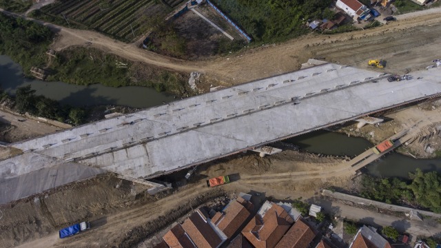 Pembangunan Tol Pejagan-Pemalang (Foto: Antara/Hafidz Mubarak A)