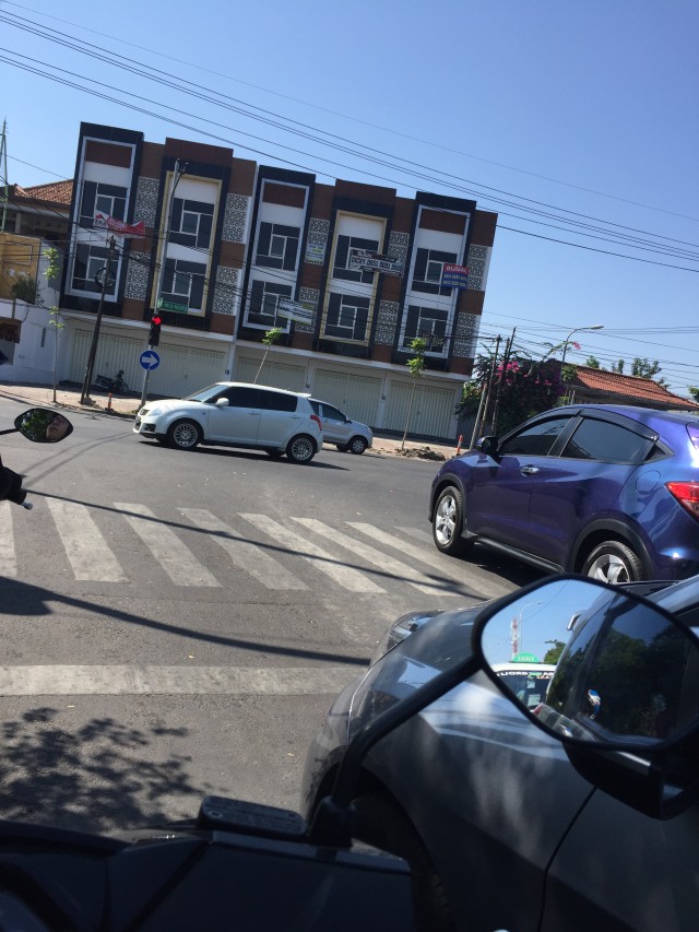 Ketidak pedulian pengguna jalan dalam lampu lalu lintas