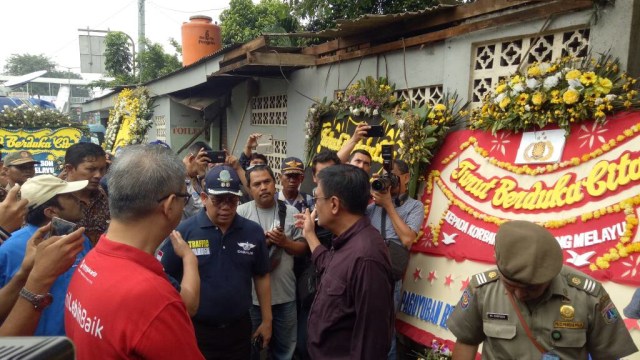 Djarot kunjungi lokasi bom di Kampung Melayu (Foto: Aria Pradana/kumparan)