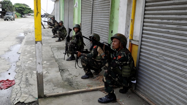 Para tentara Filipina berjaga di Marawi (Foto:  REUTERS/Erik De Castro)