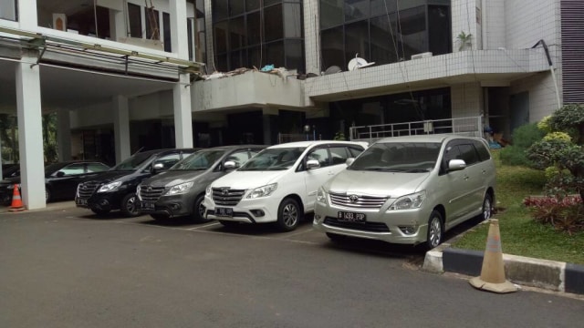 Mobil penyidik KPK di kantor Kementerian Desa (Foto: Fahrian Saleh/kumparan)