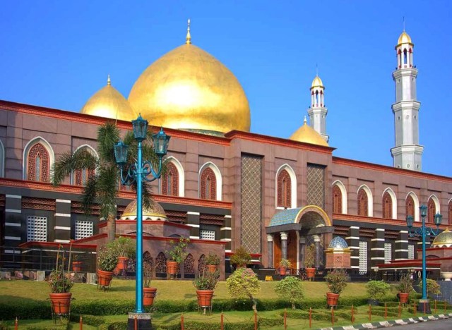 Mengunjungi Masjid Kubah Emas di Depok Bikin Suasana Ramadhan Makin Terasa (1)