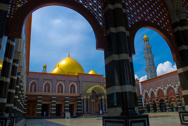 Mengunjungi Masjid Kubah Emas di Depok Bikin Suasana Ramadhan Makin Terasa (2)