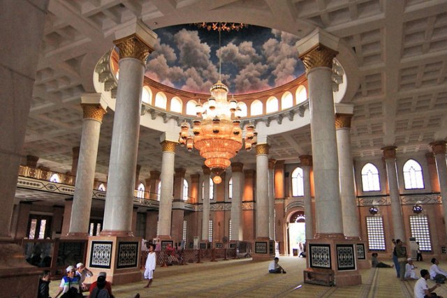 Mengunjungi Masjid Kubah Emas di Depok Bikin Suasana Ramadhan Makin Terasa (4)