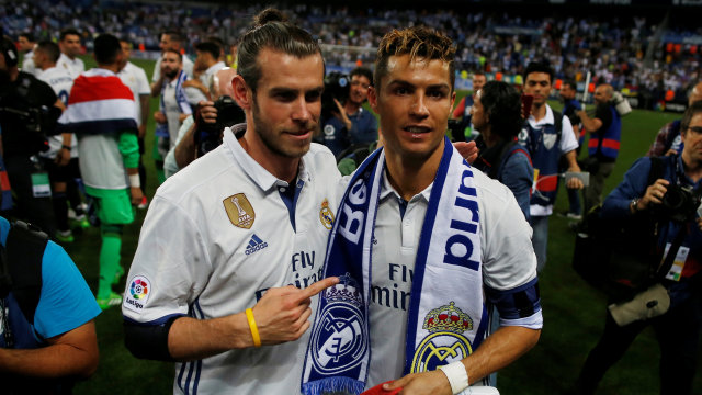 Gareth Bale (kiri) bersama Cristiano Ronaldo. (Foto: Reuters/Jon Nazca)