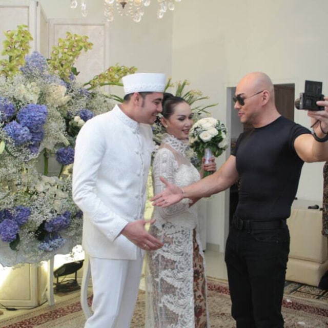 Deddy Corbuzier datang ke pernikahan Kalina. (Foto: Instagram/kalinaocktaranny)