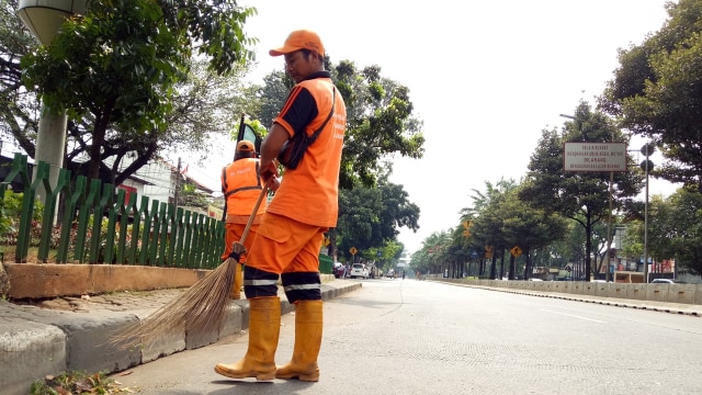 Pasukan oranye tetap bertugas sambil puasa (Foto: Diah Harni/kumparan)