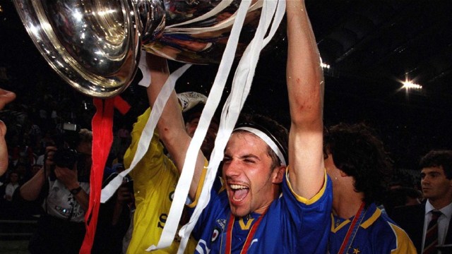 Del Piero bersama piala Liga Champions. (Foto: WIkimedia Commons)
