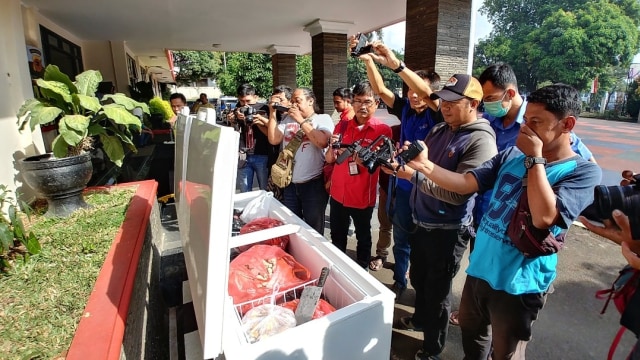 Daging babi dan oplosan yang disita Polres Bogor (Foto: Tribratanews Polres Bogor)