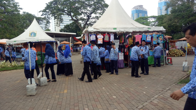 Penerimaan Pajak Seret, dari Mana Uang untuk Bayar Gaji ke-13 PNS?