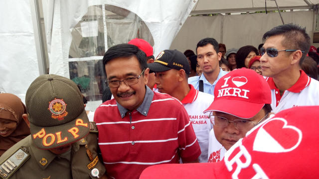 Djarot melihat tenda donor darah (Foto: Nadia Riso/kumparan)