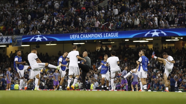 Pemain Juventus melakukan peregangan. (Foto: Reuters / John Sibley Livepic)