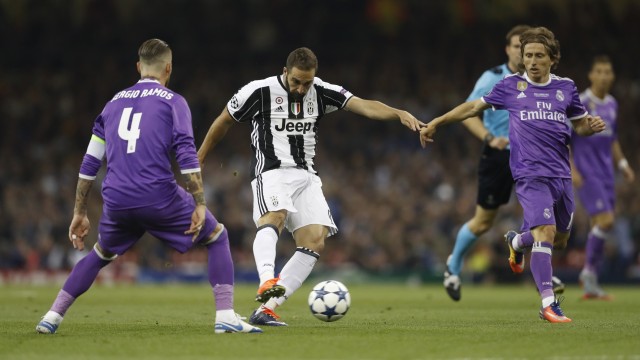 Higuain! (Foto: Reuters / Carl Recine Livepic)