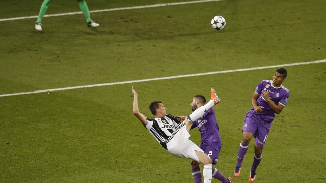 Gol Mario Mandzukic. (Foto: REUTERS/Phil Noble Livepic)