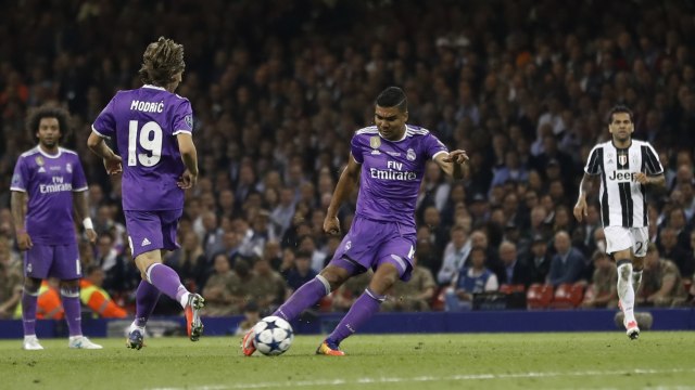 Gol dari Casemiro. (Foto: REUTERS/Carl Recine Livepic)