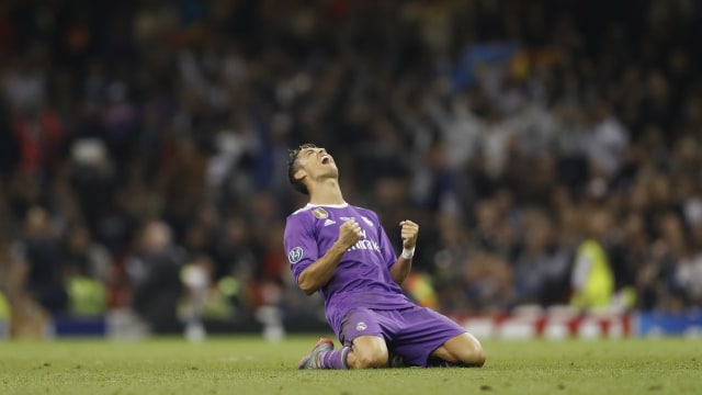 Selebrasi Ronaldo usai Madrid juara. (Foto: Reuters / Carl Recine Livepic)
