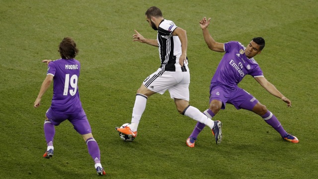 Modric dan Casemiro di final Liga Champions. (Foto: Reuters/Phil Noble)