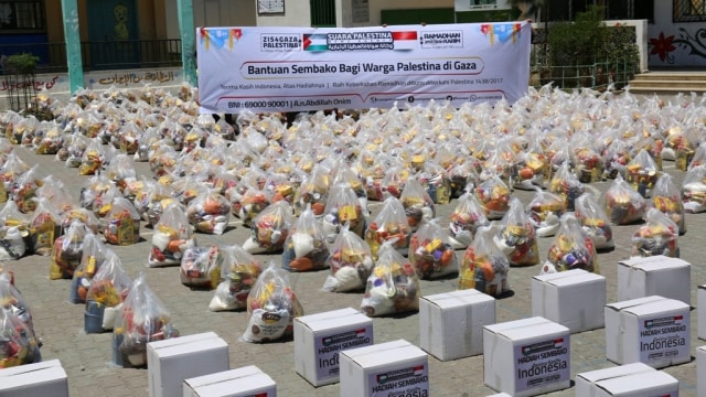 Sembako dari Indonesia untuk rakyat Palestina. (Foto: Dok. KBRI Amman)