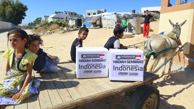 Sembako dari Indonesia untuk rakyat Palestina. (Foto: Dok. KBRI Amman)