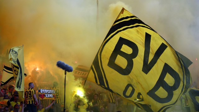 Bendera Borussia Dortmund. (Foto: Reuters/Michael Dalder)