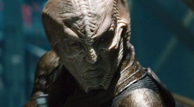 Joe Taslim sebagai alien Manas (Foto: Paramount Pictures)