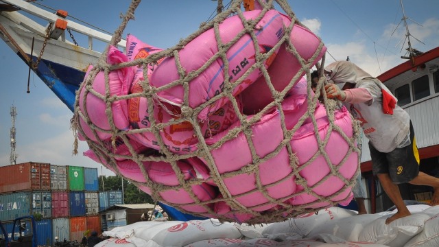 Pekerja Bongkar Muat Pelabuhan Sunda Kelapa (Foto: Kevin Kurnianto/kumparan)