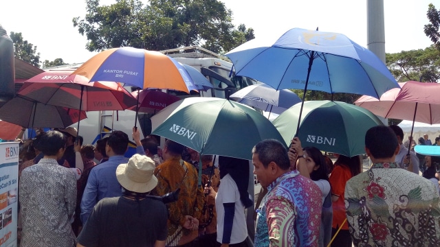 Antrian penukaran uang di IRTI Monas (Foto: Novan Nurul Alam/kumparan)