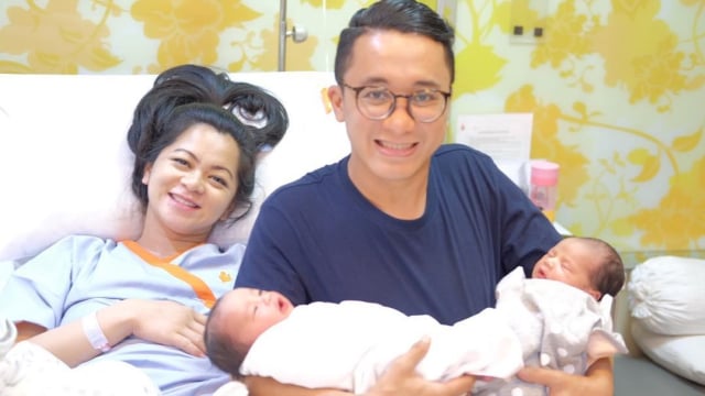 Bayu Oktara dan istri punya putri kembar (Foto: Instagram/@bayuooktara)