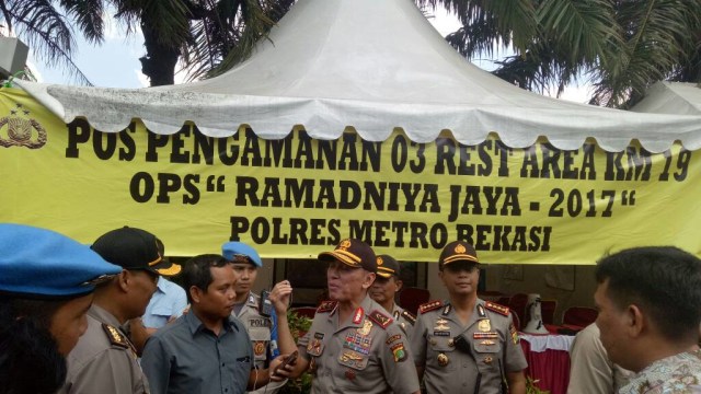 Metro 1 meninjau jalur mudik di Cikampek (Foto: Ainul Qalbi/kumparan)