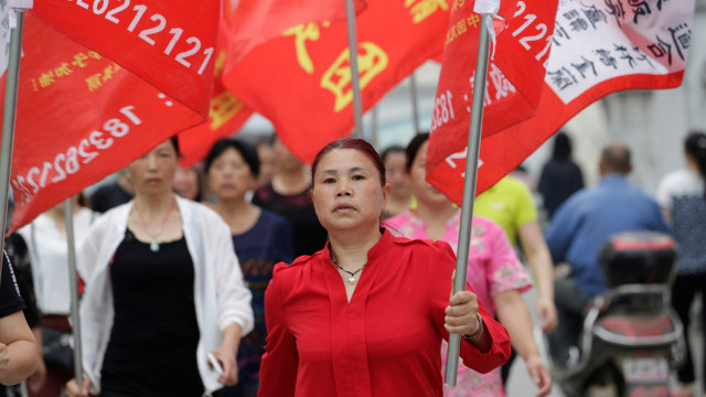 Ibu-ibu calon peserta gaokao di Maotanchang  (Foto: REUTERS/Jason Lee)