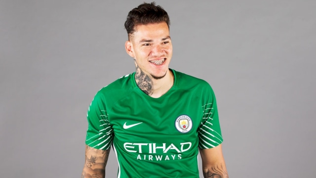 Ederson jadi figur penting di lini belakang. (Foto: Manchester City FC)