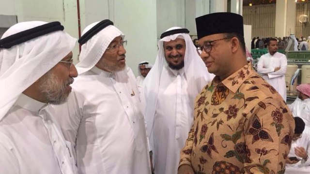 Anies Baswedan saat menjalankan umrah. (Foto: Dok. Tim media Anies-Sandi)