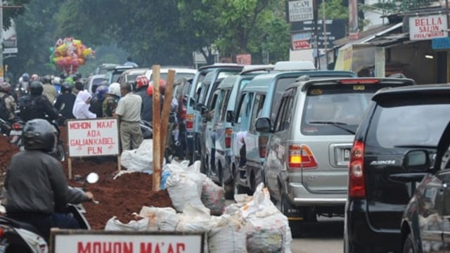 Galian PLN. (Foto: Saptono/Antara)