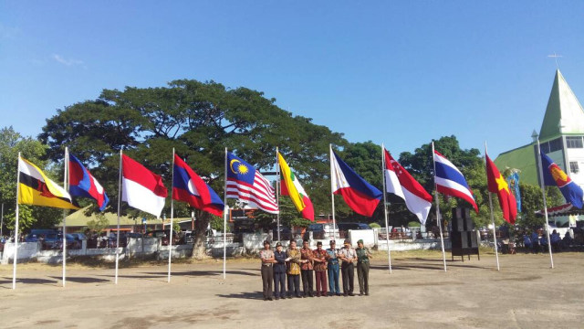 HUT ASEAN ke-50: Bendera ASEAN Berkibar di Sikka