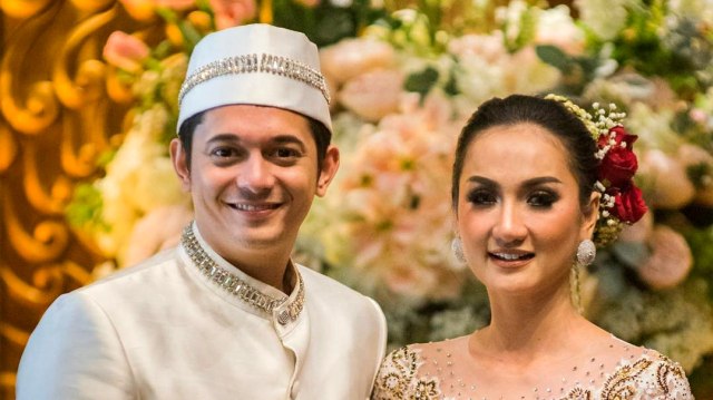 Andrew Andika dan istrinya, Tengku Dewi (Foto: Instagram @andrewandika)