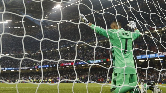 Keylor Navas terpaksa absen karena cedera. Foto: John Sibley/Reuters