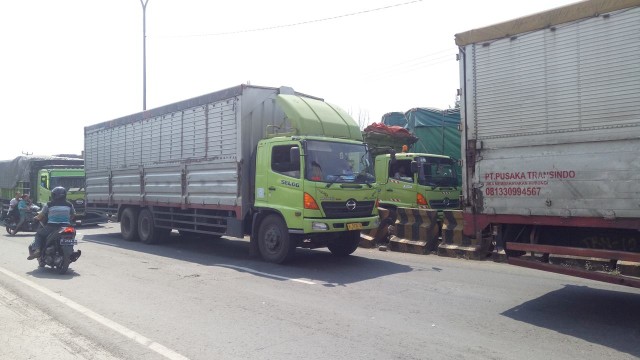 Kemacetan di pasar Tegalgubug, Cirebon (Foto: Novan Nurul/kumparan)